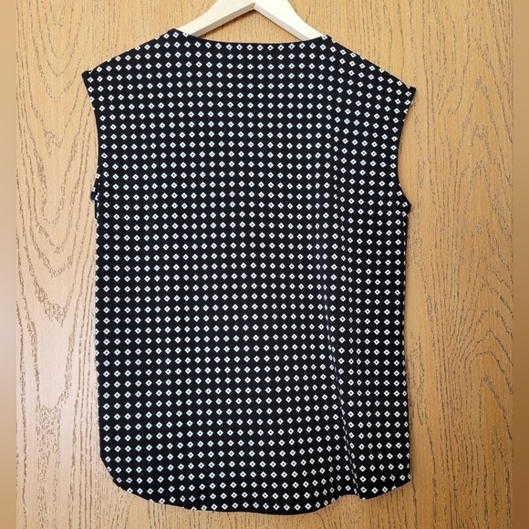 Liz Claiborne Black and white keyhole pleating detail sleeveless blouse S - Picture 7 of 7